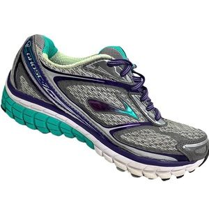 brooks women's wide sneakers